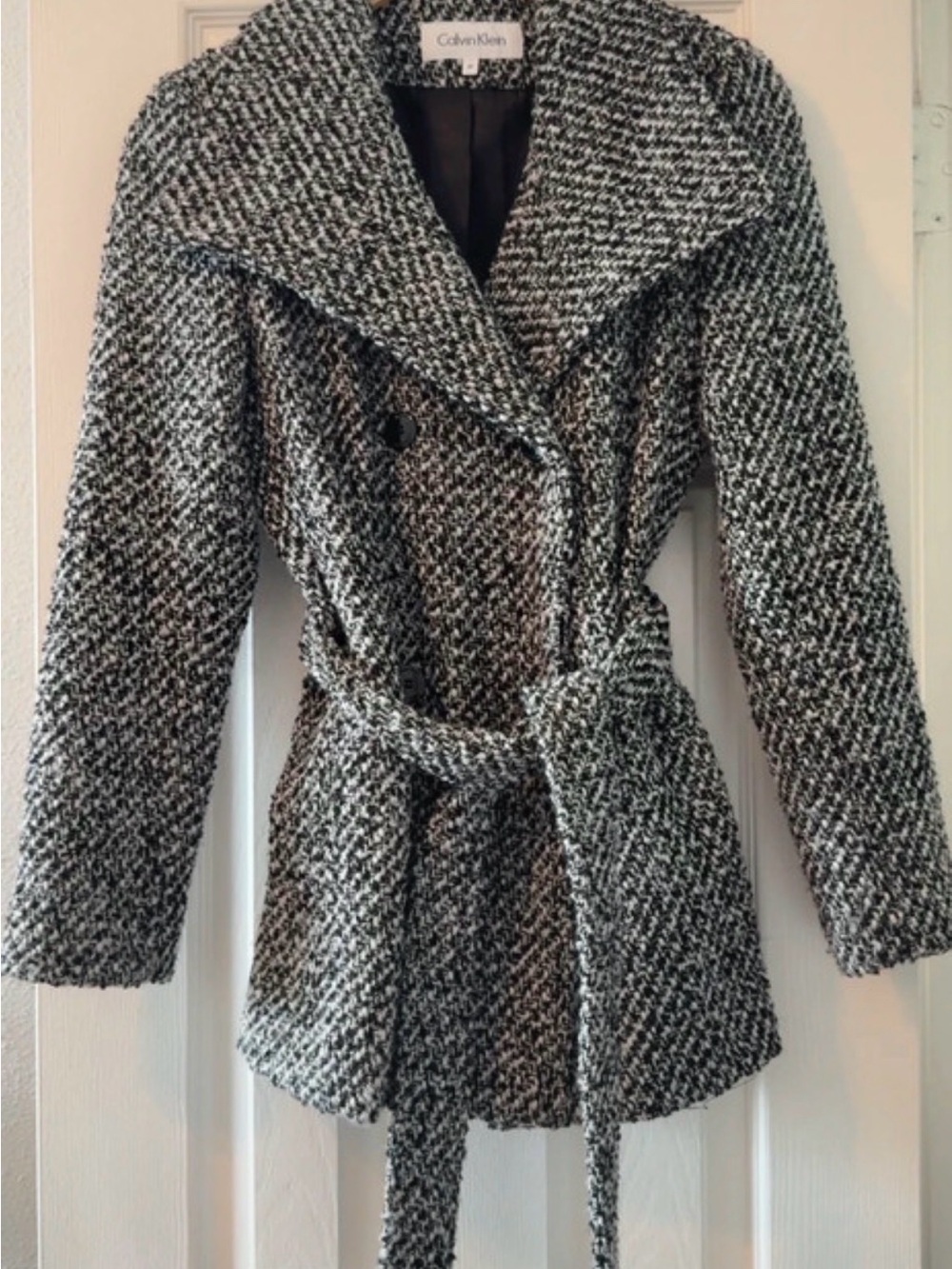 Calvin Klein Black & White Belted Coat – 4P